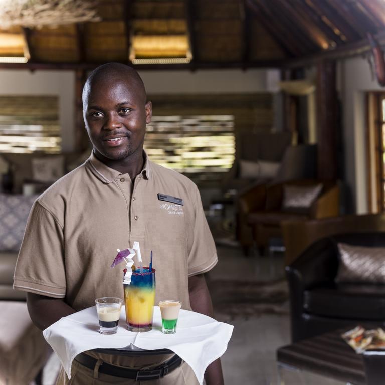 Monate Game Lodge โมดิมอเลอ ภายนอก รูปภาพ