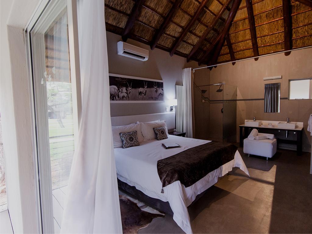 Monate Game Lodge โมดิมอเลอ ภายนอก รูปภาพ