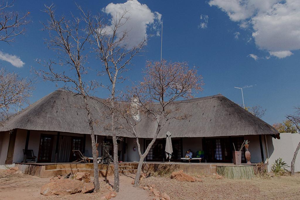 Monate Game Lodge โมดิมอเลอ ภายนอก รูปภาพ